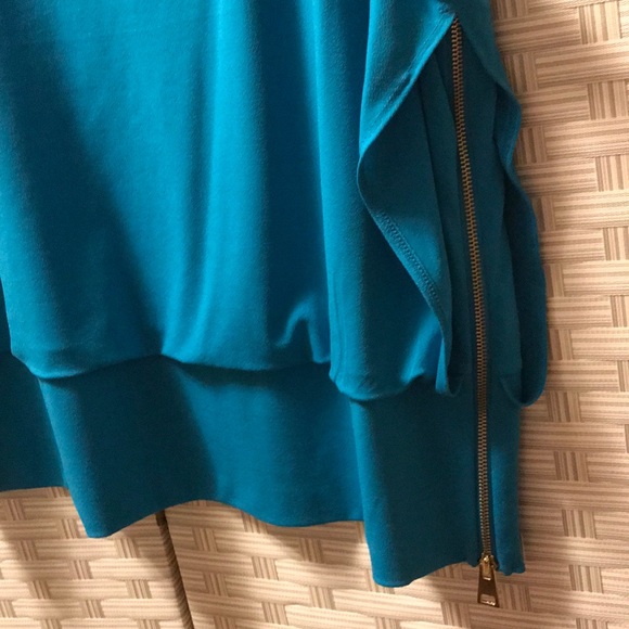 Teal crepe sleeveless top - Picture 2 of 3